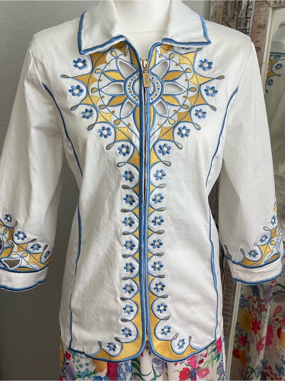 Vintage White Zip-Front Top with Blue and Yellow Embroidery